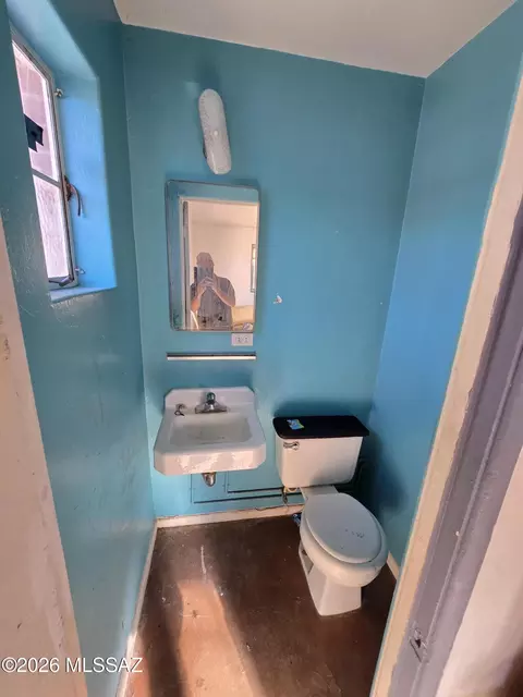 Bath - 2252 E Grant Rd, Tucson, AZ 85719 photo 1 of 2