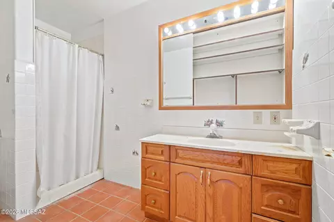 Bath - 9191 S Tewa Trl, Vail, AZ 85641 photo 1 of 1