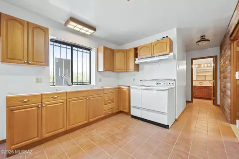 Kitchen - 9191 S Tewa Trl, Vail, AZ 85641 photo 1 of 3