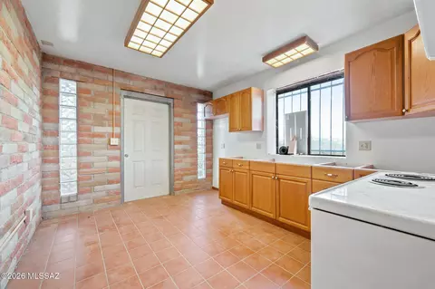 Kitchen - 9191 S Tewa Trl, Vail, AZ 85641 photo 3 of 3