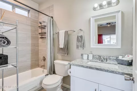 Bath - 168 E Stone Ct, Tucson, AZ 85705 photo 4 of 6