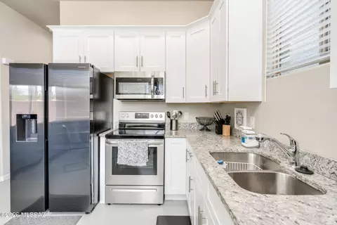 Kitchen - 168 E Stone Ct, Tucson, AZ 85705 photo 4 of 4