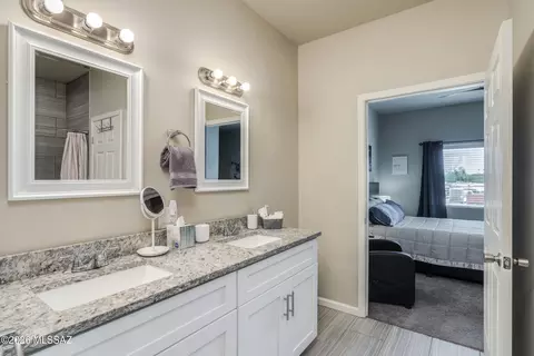 Bath - 168 E Stone Ct, Tucson, AZ 85705 photo 3 of 6