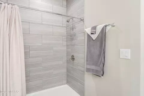 Bath - 168 E Stone Ct, Tucson, AZ 85705 photo 2 of 6