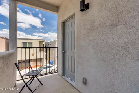 Exterior - 168 E Stone Ct, Tucson, AZ 85705 photo 3 of 8