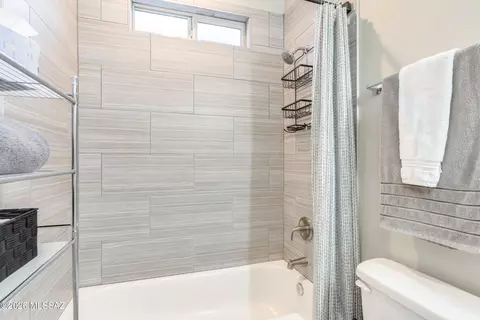 Bath - 168 E Stone Ct, Tucson, AZ 85705 photo 5 of 6