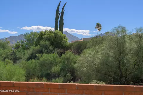 1382 W Camino Alicante, Green Valley, AZ 85622