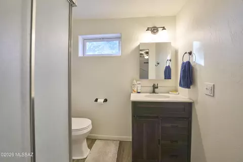 Bath - 1220 E Heartleaf Ln #2, Benson, AZ 85602 photo 1 of 1