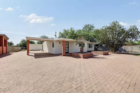 325 W Santa Paula St, Tucson, AZ 85706