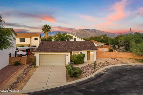 2966 W Country Meadow Dr, Tucson, AZ 85742