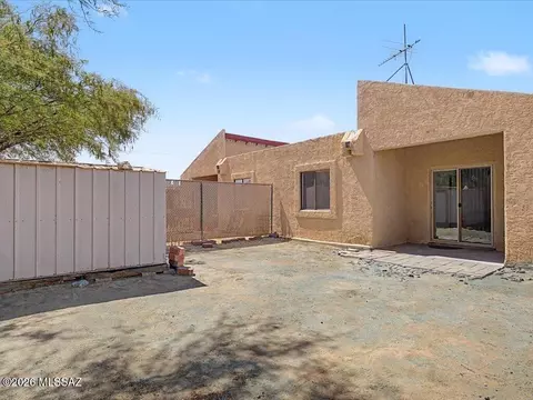 Exterior - 5704 E 24th St, Tucson, AZ 85711 photo 7 of 8