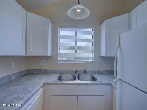 Kitchen - 5704 E 24th St, Tucson, AZ 85711 photo 3 of 7