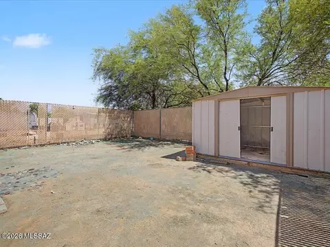 Exterior - 5704 E 24th St, Tucson, AZ 85711 photo 8 of 8
