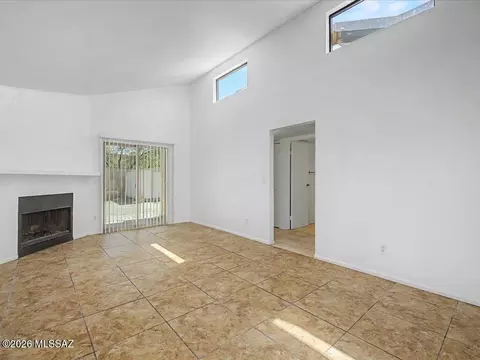 Living - 5704 E 24th St, Tucson, AZ 85711 photo 5 of 8
