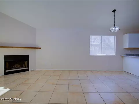 Living - 5704 E 24th St, Tucson, AZ 85711 photo 2 of 8