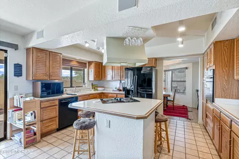 Kitchen - 6801 E Brownstone Pl, Tucson, AZ 85750 photo 2 of 4