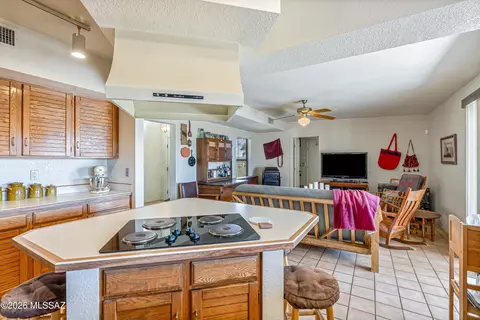 Kitchen - 6801 E Brownstone Pl, Tucson, AZ 85750 photo 3 of 4