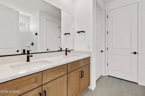 Bath - 13959 E Lagomorpha Pl, Vail, AZ 85641 photo 2 of 2