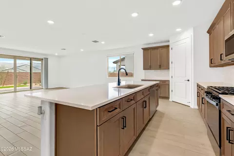 Kitchen - 13959 E Lagomorpha Pl, Vail, AZ 85641 photo 2 of 3