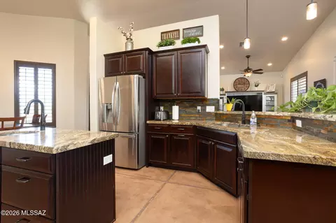Kitchen - 2540 E Lomas Dr, Vail, AZ 85641 photo 4 of 6