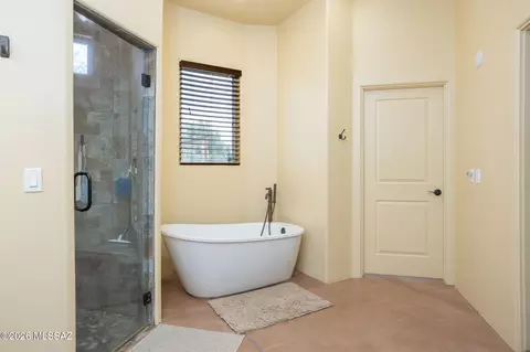 Bath - 2540 E Lomas Dr, Vail, AZ 85641 photo 2 of 5