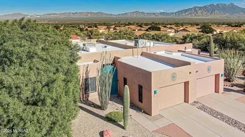 172 N Running Spring Dr, Green Valley, AZ 85614