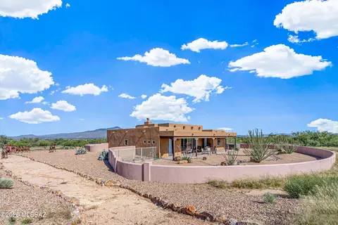 Exterior - 3221 W Thunder Pass Rd, Benson, AZ 85602 photo 3 of 11