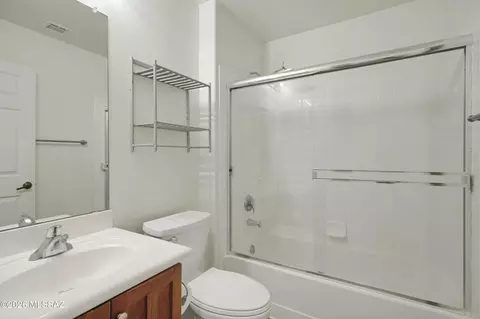 Bath - 14024 E Fairway Bluff Ct, Vail, AZ 85641 photo 3 of 4