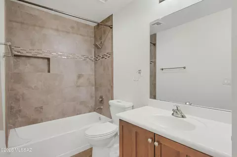 Bath - 14024 E Fairway Bluff Ct, Vail, AZ 85641 photo 4 of 4