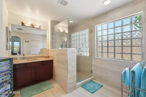 Bath - 14061 E Copper Mesa Ct, Vail, AZ 85641 photo 3 of 4
