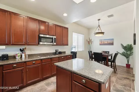 Kitchen - 14061 E Copper Mesa Ct, Vail, AZ 85641 photo 2 of 4