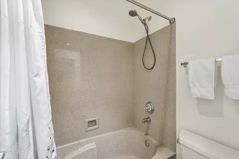 Bath - 14061 E Copper Mesa Ct, Vail, AZ 85641 photo 2 of 4