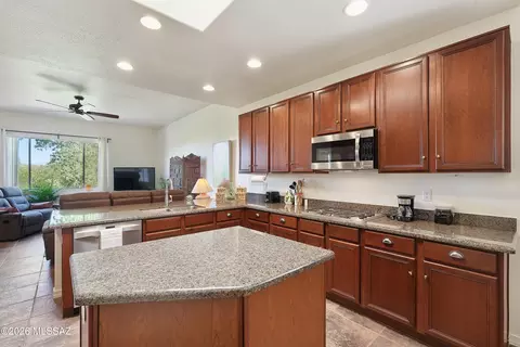 Kitchen - 14061 E Copper Mesa Ct, Vail, AZ 85641 photo 4 of 4