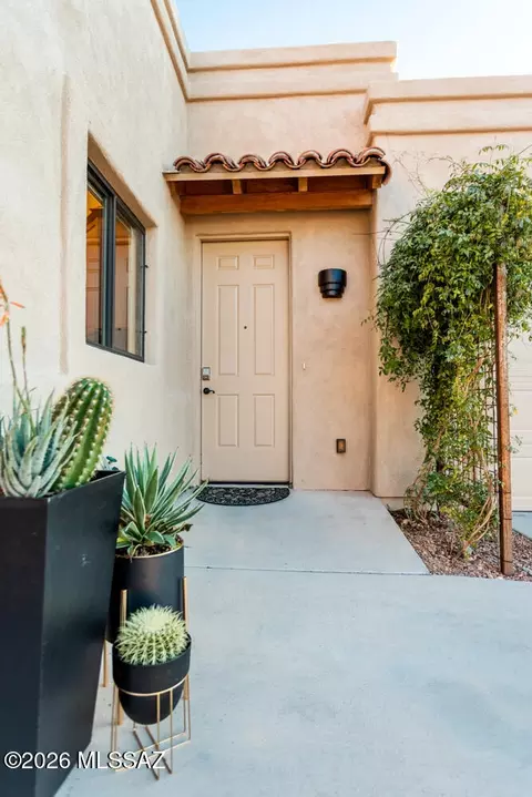 9809 N Ridge Shadow Pl, Tucson, AZ 85704