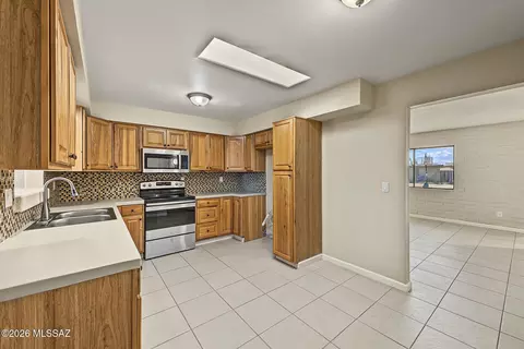 Kitchen - 6755 E Hawk Dr, Tucson, AZ 85730 photo 3 of 4