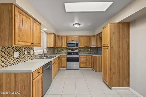 Kitchen - 6755 E Hawk Dr, Tucson, AZ 85730 photo 2 of 4