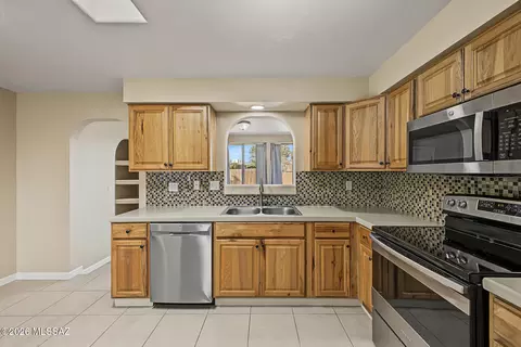 Kitchen - 6755 E Hawk Dr, Tucson, AZ 85730 photo 4 of 4