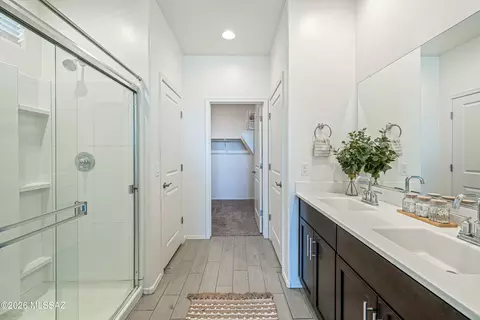 Bath - 11299 S Weismann Dr, Vail, AZ 85641 photo 2 of 4