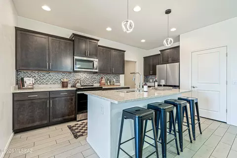 Kitchen - 11299 S Weismann Dr, Vail, AZ 85641 photo 2 of 6