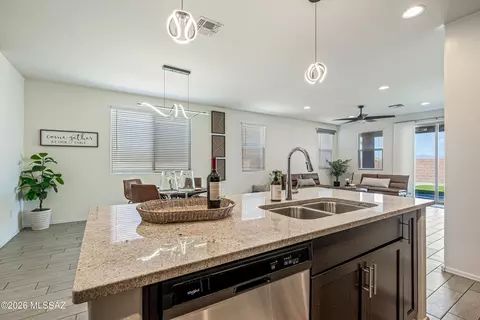 Kitchen - 11299 S Weismann Dr, Vail, AZ 85641 photo 4 of 6