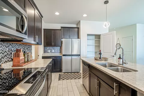 Kitchen - 11299 S Weismann Dr, Vail, AZ 85641 photo 6 of 6