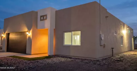 1849 Isabel Ct, Rio Rico, AZ 85648
