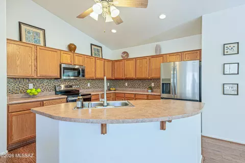 Kitchen - 63140 E Whispering Tree Ln, Tucson, AZ 85739 photo 3 of 6