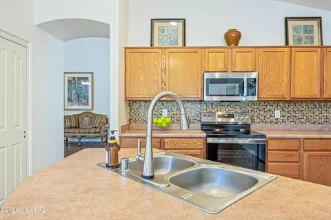 Kitchen - 63140 E Whispering Tree Ln, Tucson, AZ 85739 photo 4 of 6