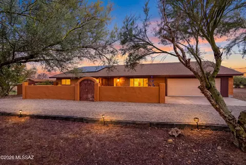 16052 W Ridgemoor Ave, Tucson, AZ 85736