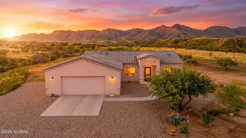 28 San Gabriel Dr, Nogales, AZ 85621