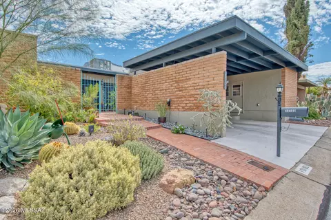 10160 N Valle Del Oro Dr, Tucson, AZ 85737
