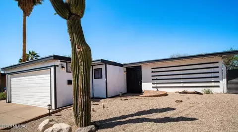 6832 N Autumn Pl, Tucson, AZ 85741