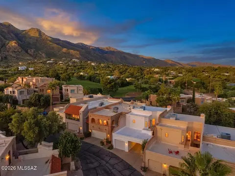 6480 N Green Briar Dr, Tucson, AZ 85718