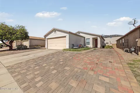7471 S Nevil Dr, Tucson, AZ 85746